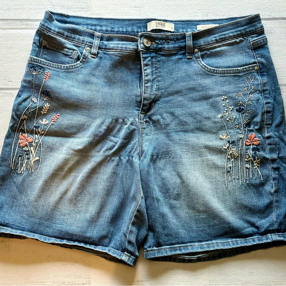 Vintage America Blues Women’s Size 12 Bestie Shorts Embroidered Floral Jeans